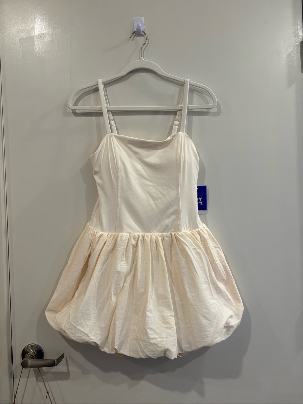 Woman’s Joylab active dress cream color